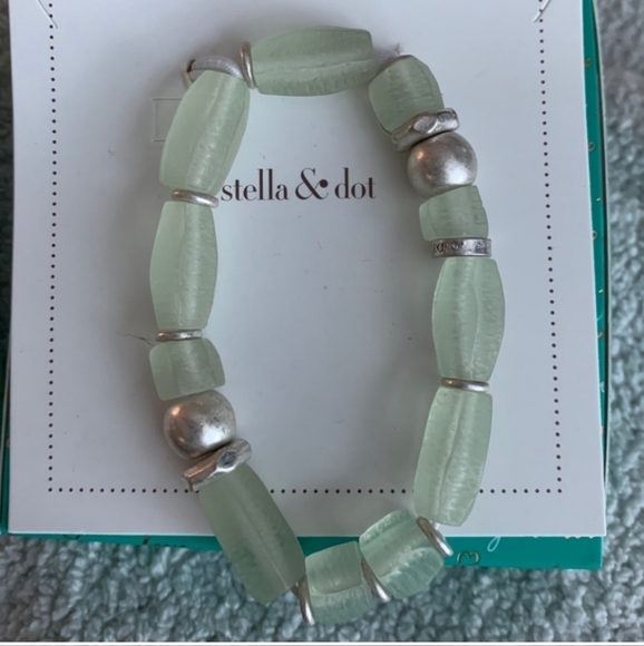Stella & Dot stretch bracelet sea glass green - Picture 2 of 3